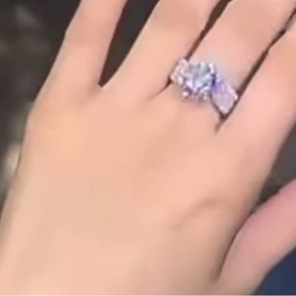 5 carats ring come with the box - Picture 3 of 6